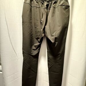 Men’s Lululemon jogger in Dark Green (M)